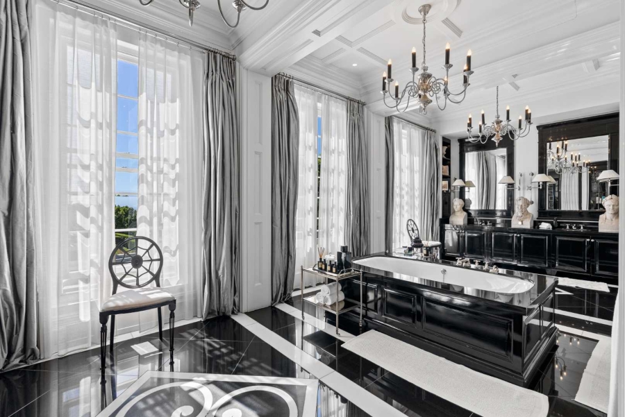 7 Bedroom Property for Sale in Fresnaye Western Cape